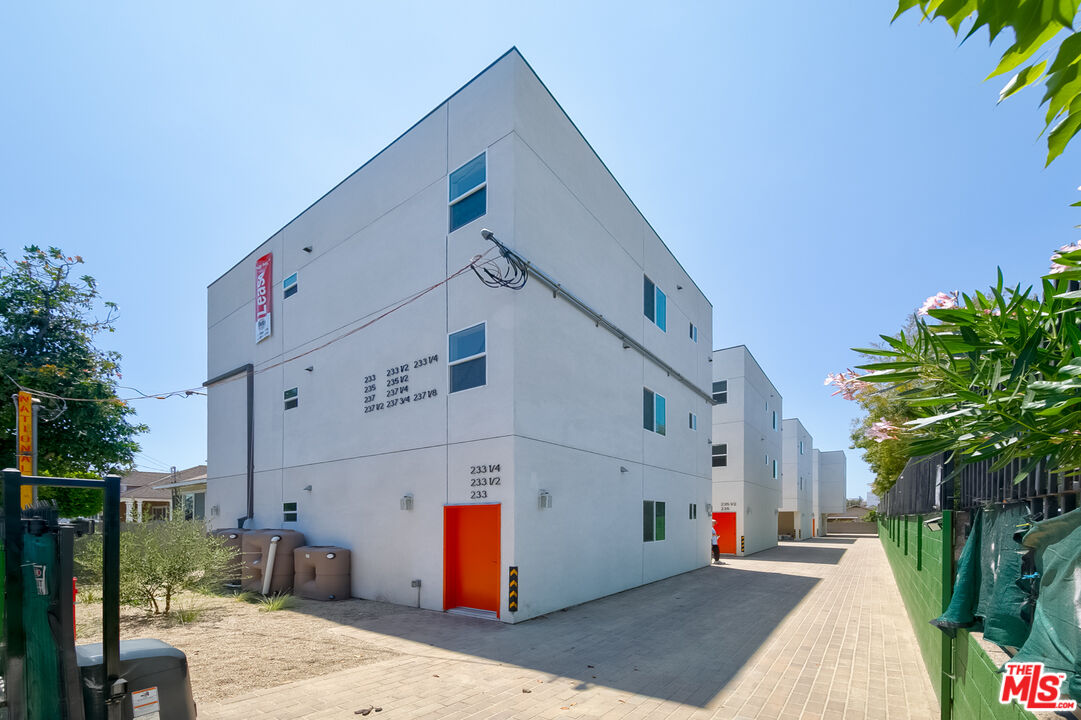 Property photo for 235 N Chicago St, Los Angeles, CA