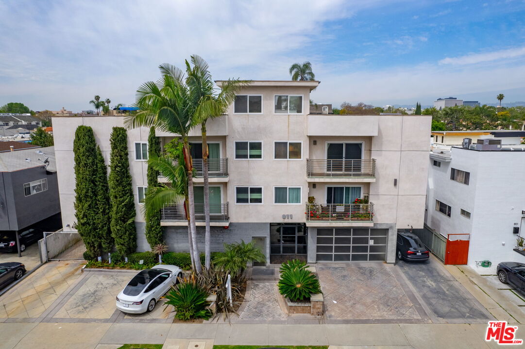 Property photo for 811 S Bedford St, #301, Los Angeles, CA