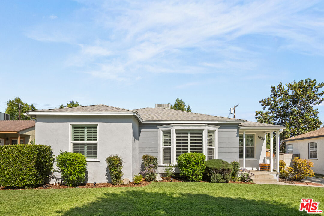 Property photo for 6538 De Celis Pl, Los Angeles, CA