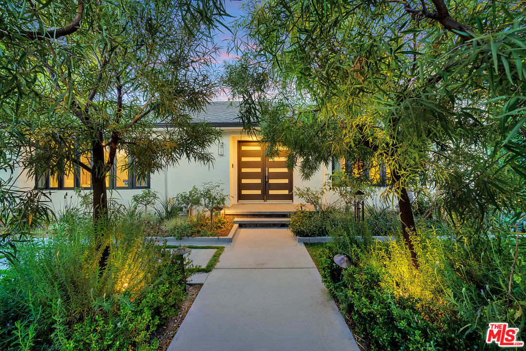 Property photo for 344 S Roxbury Dr, Beverly Hills, CA