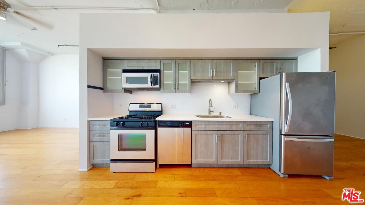 Property photo for 420 S San Pedro St, #421, Los Angeles, CA