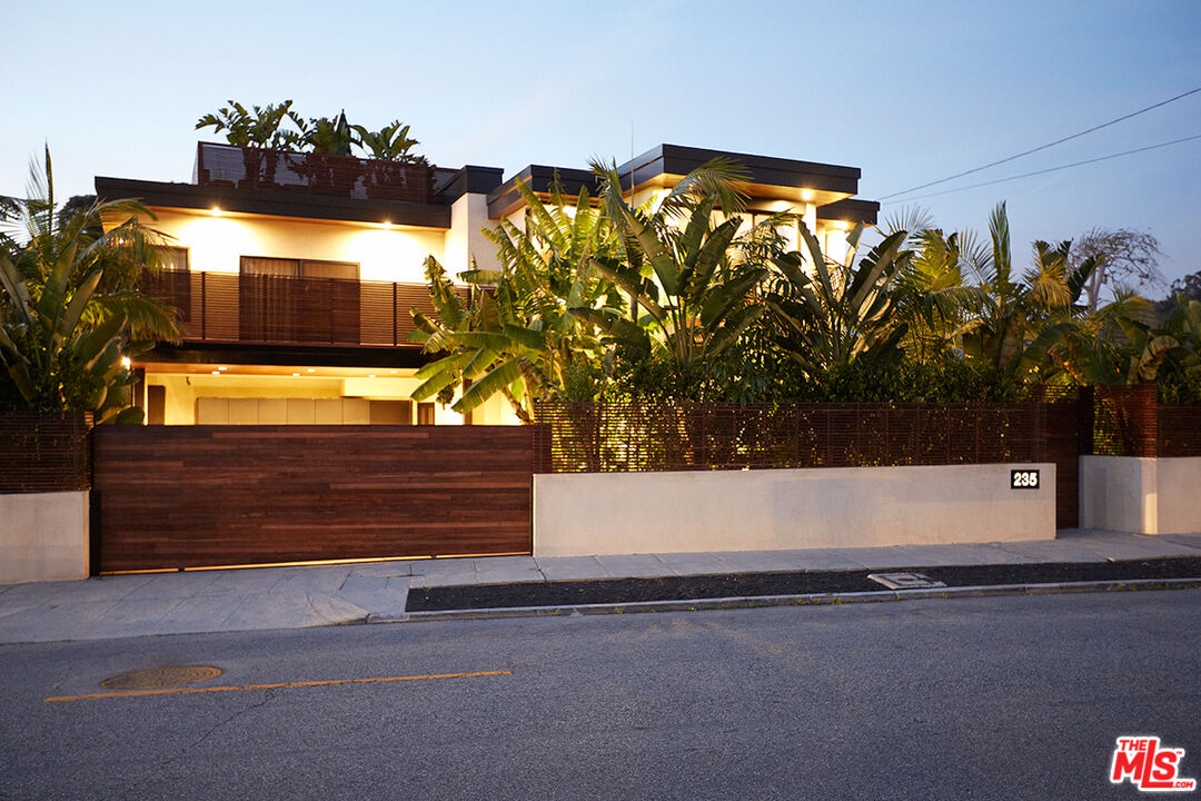 Property photo for 235 Entrada Dr, Los Angeles, CA
