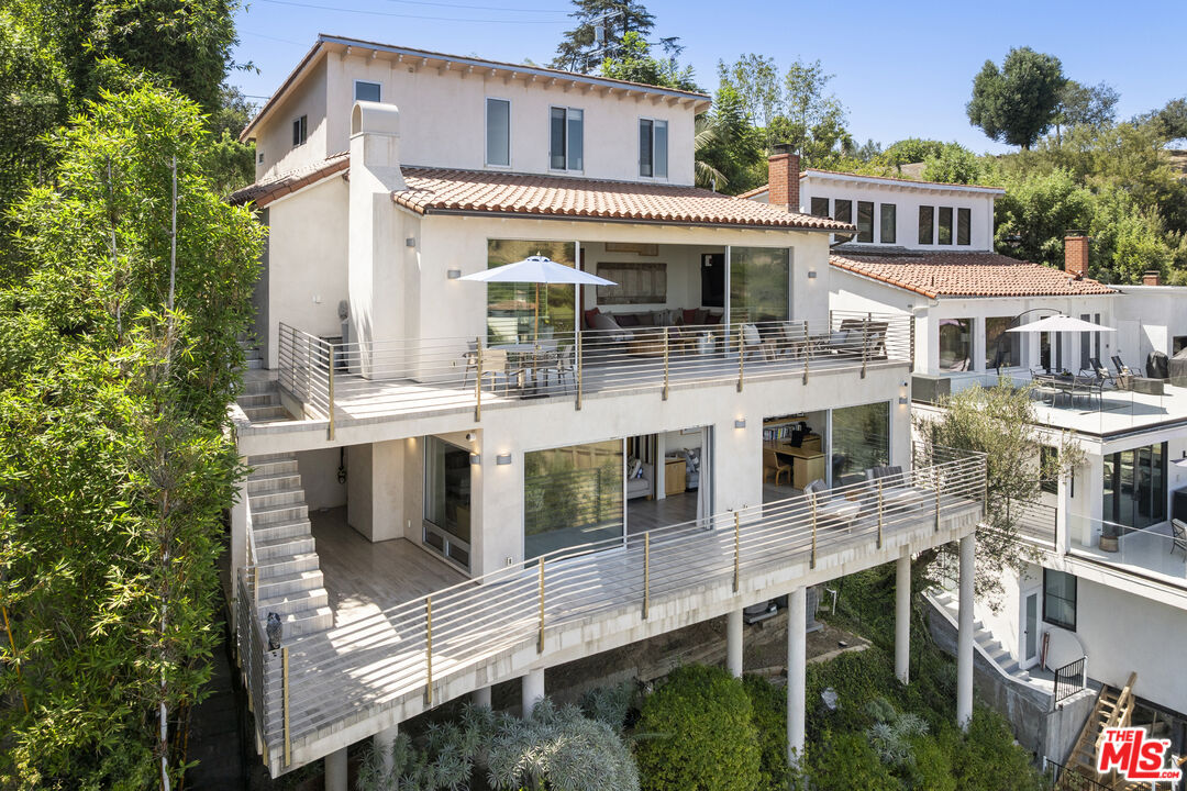 Property photo for 1364 Angelo Dr, Los Angeles, CA