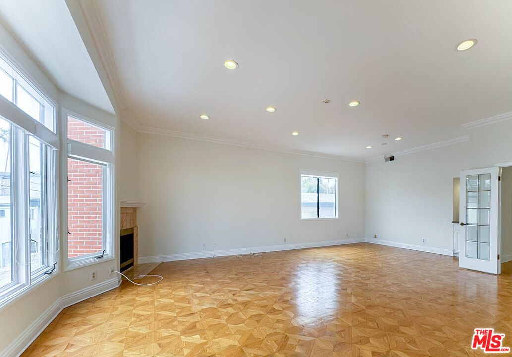 Property photo for 911 5th St, #202, Santa Monica, CA