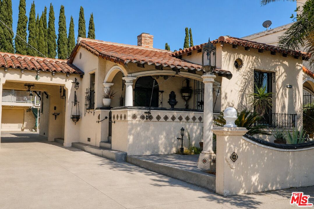 Property photo for 6132 Whitsett Ave, Los Angeles, CA
