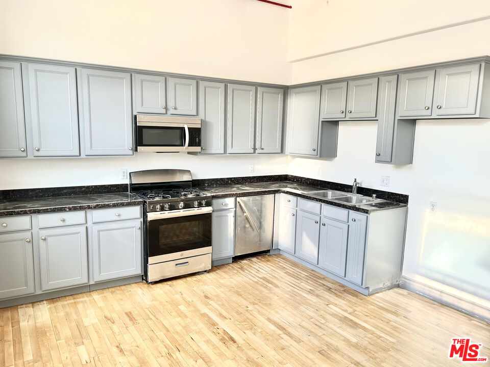 Property photo for 726 S Santa Fe Ave, #203, Los Angeles, CA