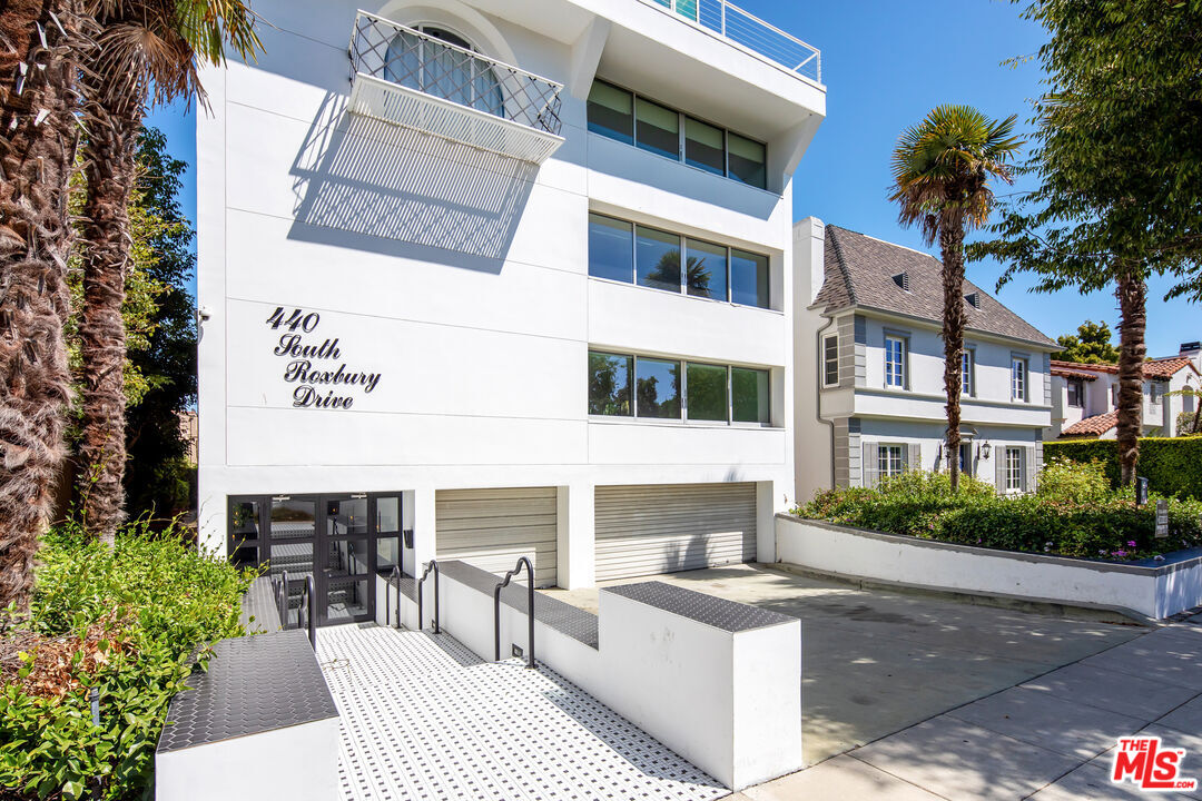 Property photo for 440 S Roxbury Dr, #201, Beverly Hills, CA