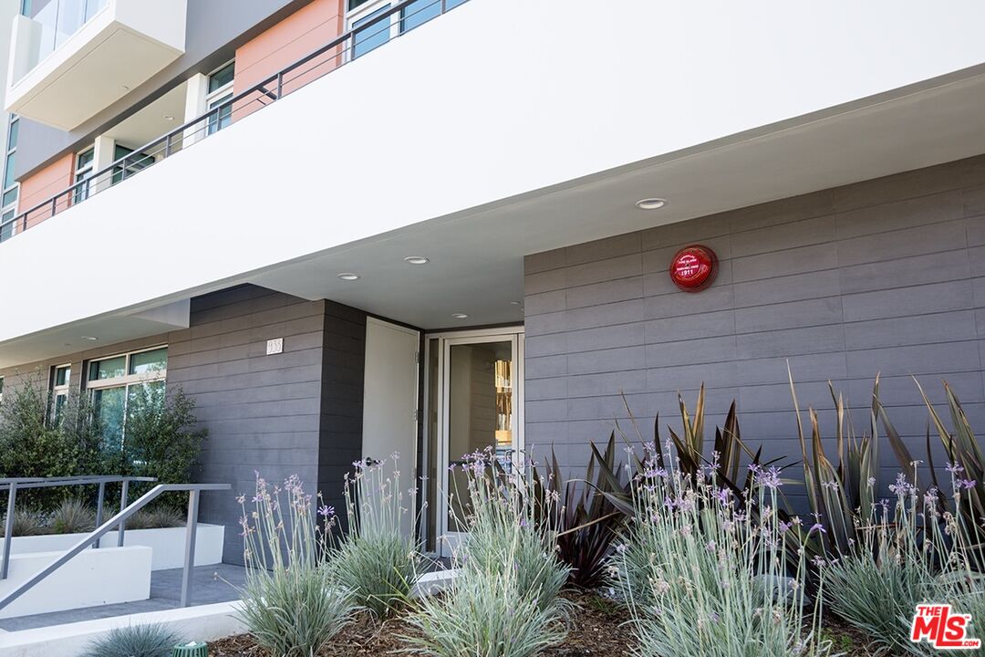 Property photo for 938 S Orange Grove AVE, #203, Los Angeles, CA