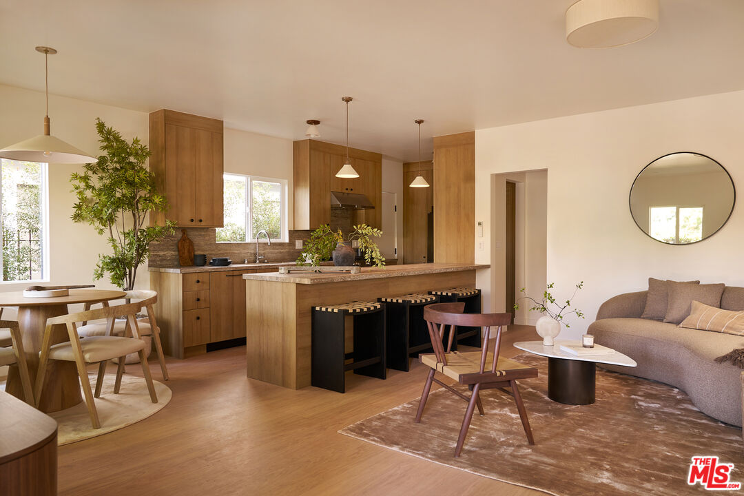 Property photo for 2411 Abbot Kinney Blvd, Los Angeles, CA