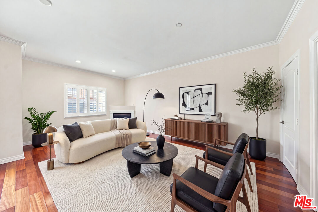 Property photo for 956 S Wilton Pl, #401, Los Angeles, CA