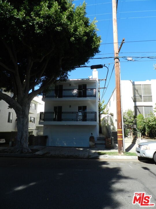Property photo for 2711 Arizona Ave, Santa Monica, CA