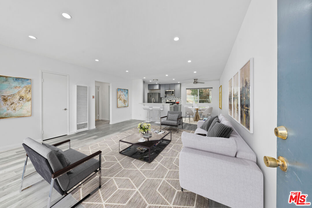 Property photo for 646 Tularosa Dr, #4, Los Angeles, CA