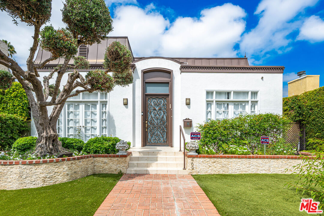 Property photo for 469 S Hamel Rd, Los Angeles, CA