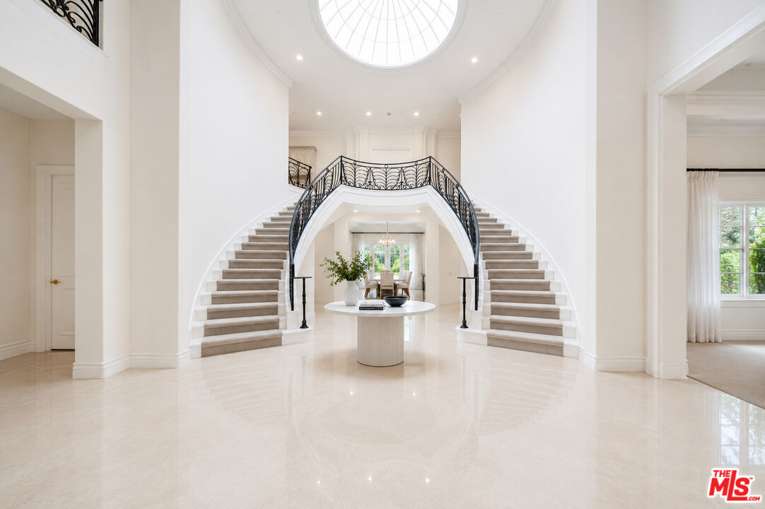 Property photo for 2285 Worthing Ln, Los Angeles, CA
