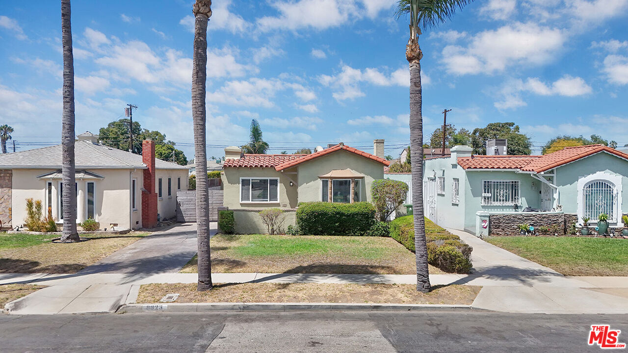 Property photo for 8823 S Wilton Pl, Los Angeles, CA