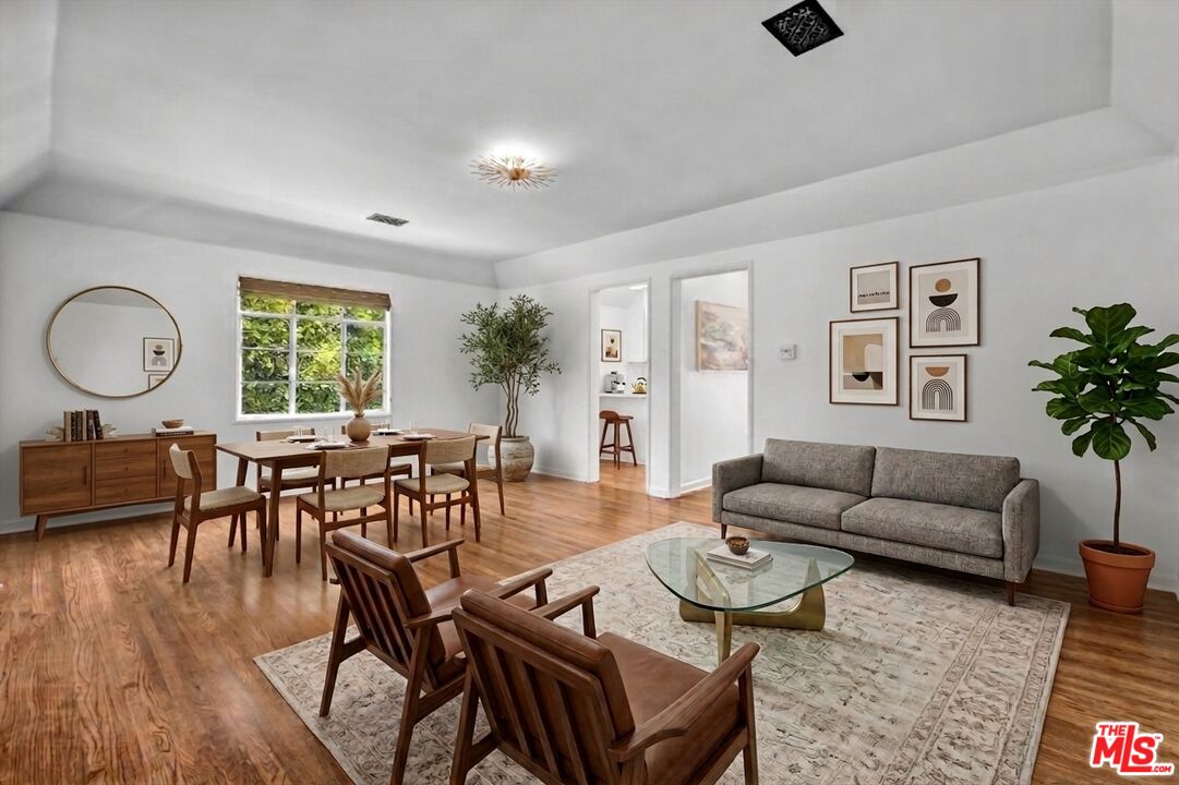 Property photo for 350 S Roxbury Dr, Beverly Hills, CA