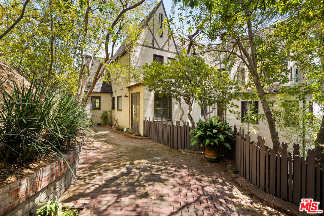 Property photo for 6311 Heather Dr, Los Angeles, CA