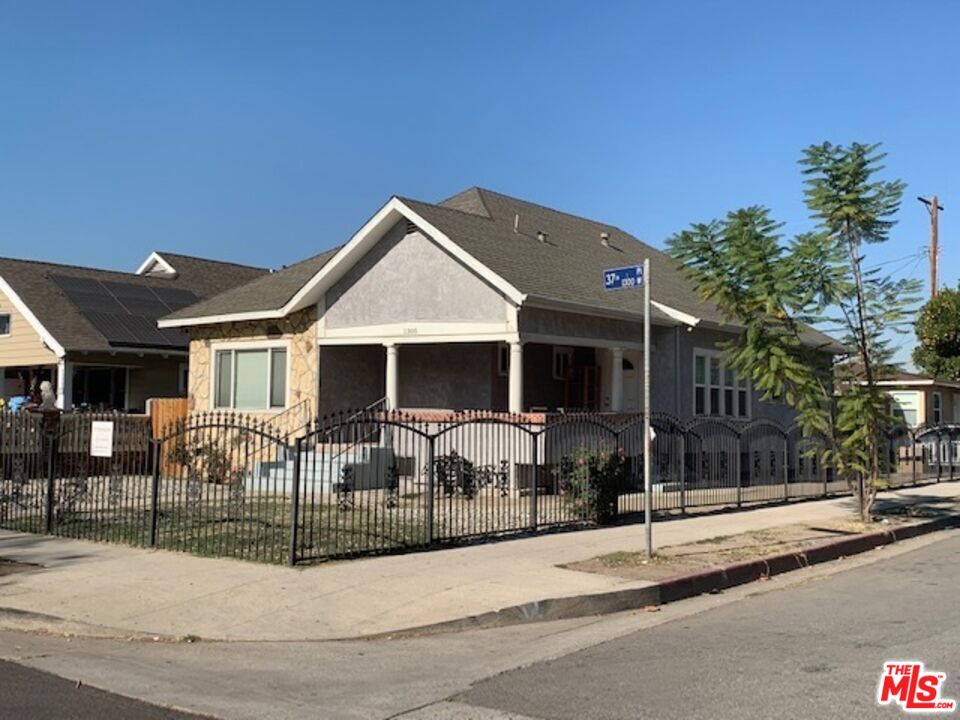 Property photo for 1305 W 37th Pl, Room #3, Los Angeles, CA