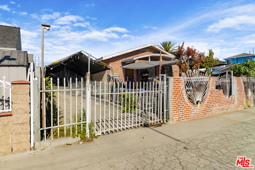 Property photo for 10313 Croesus Ave, Los Angeles, CA