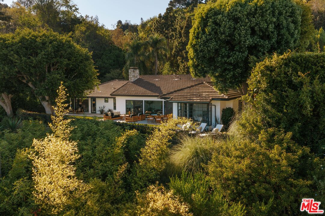 Property photo for 10122 Sunbrook Dr, Los Angeles, CA