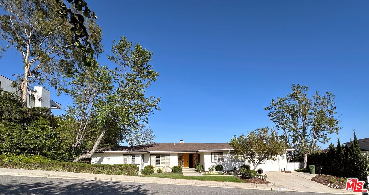 Property photo for 1212 Roberto Ln, Los Angeles, CA