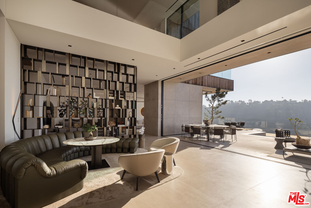 Property photo for 10733 Stradella Ct, Los Angeles, CA