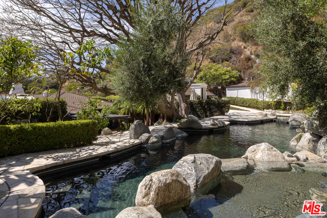 Property photo for 9507 Heather Rd, Los Angeles, CA
