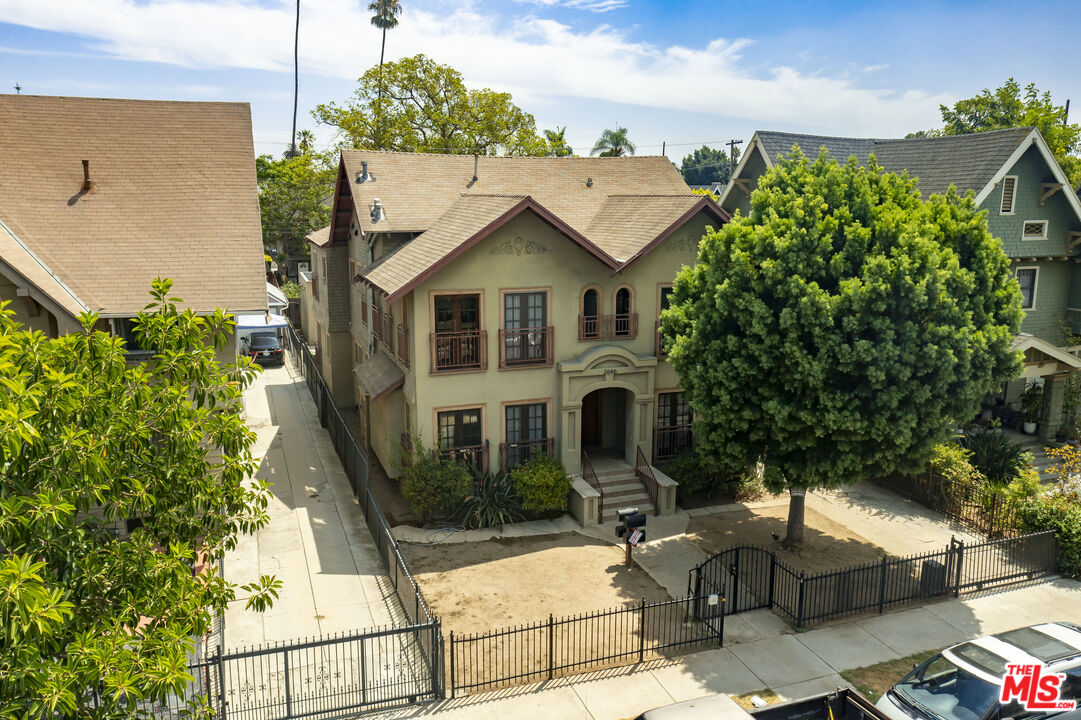 Property photo for 2646 Kenwood Ave, Los Angeles, CA