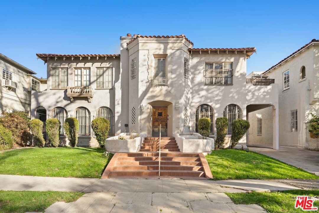 Property photo for 112 S Sycamore Ave, Los Angeles, CA