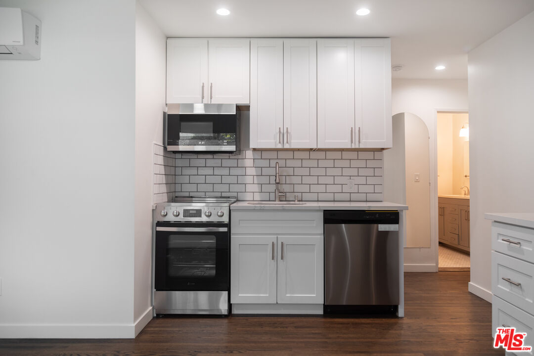 Property photo for 2496 Granville Ave, Los Angeles, CA
