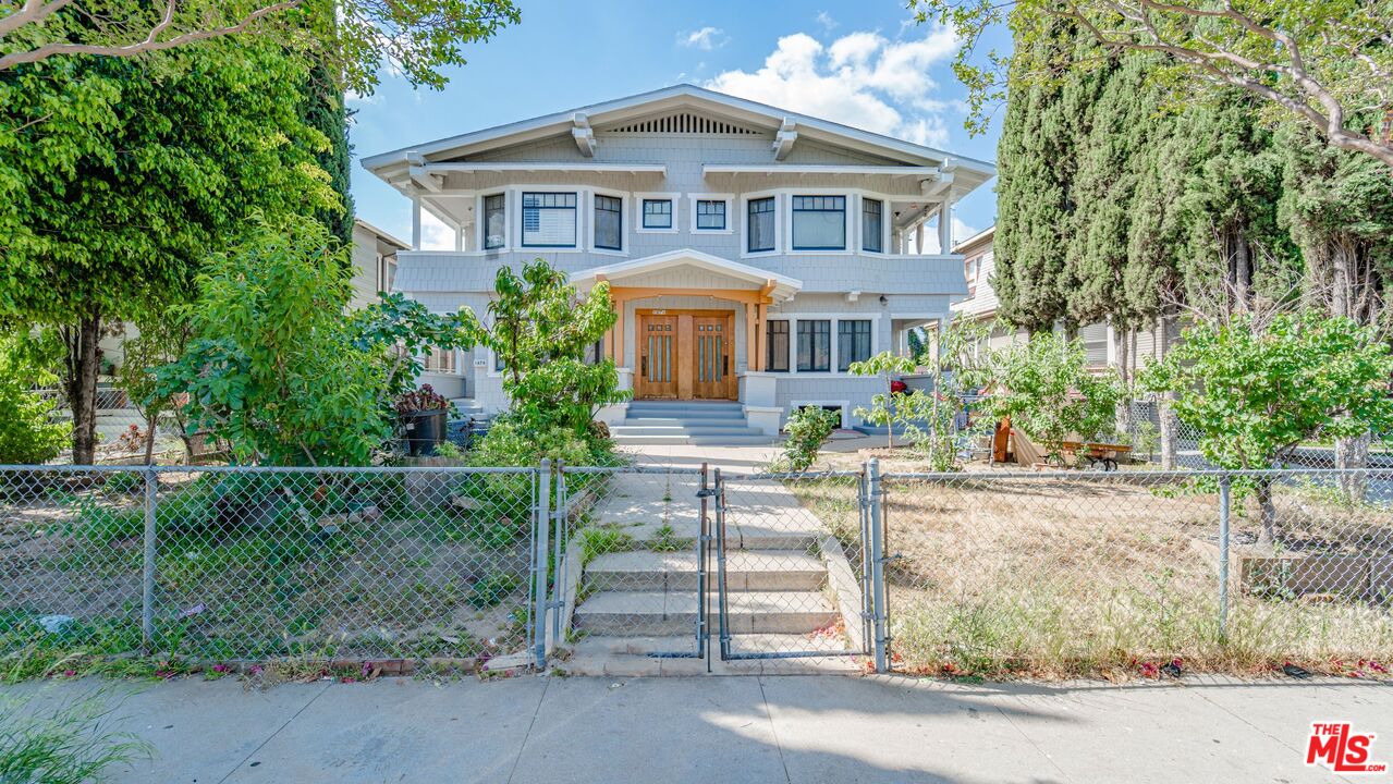 Property photo for 1674 W 25th St, Los Angeles, CA