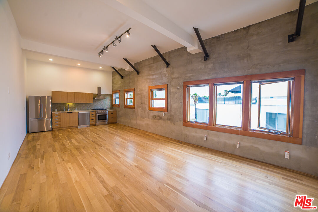 Property photo for 8 Brooks Ave, #13, Los Angeles, CA