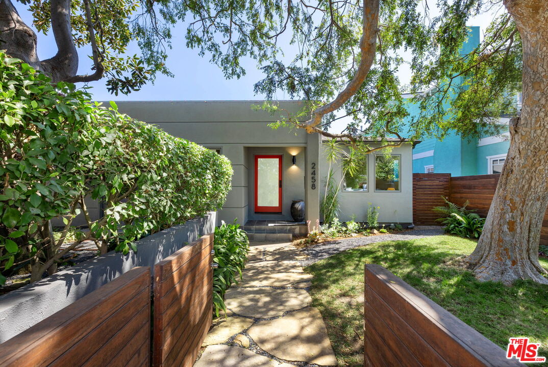 Property photo for 2458 Walnut Ave, Venice, CA