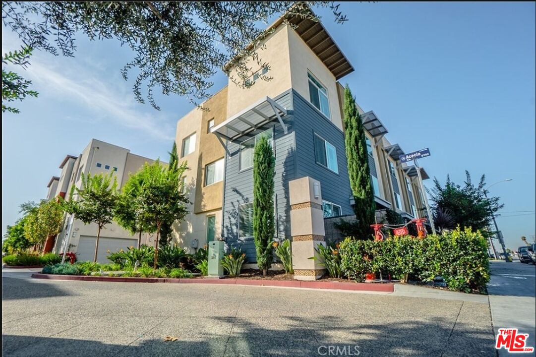 Property photo for 5795 S Acacia Ln, Lakewood, CA