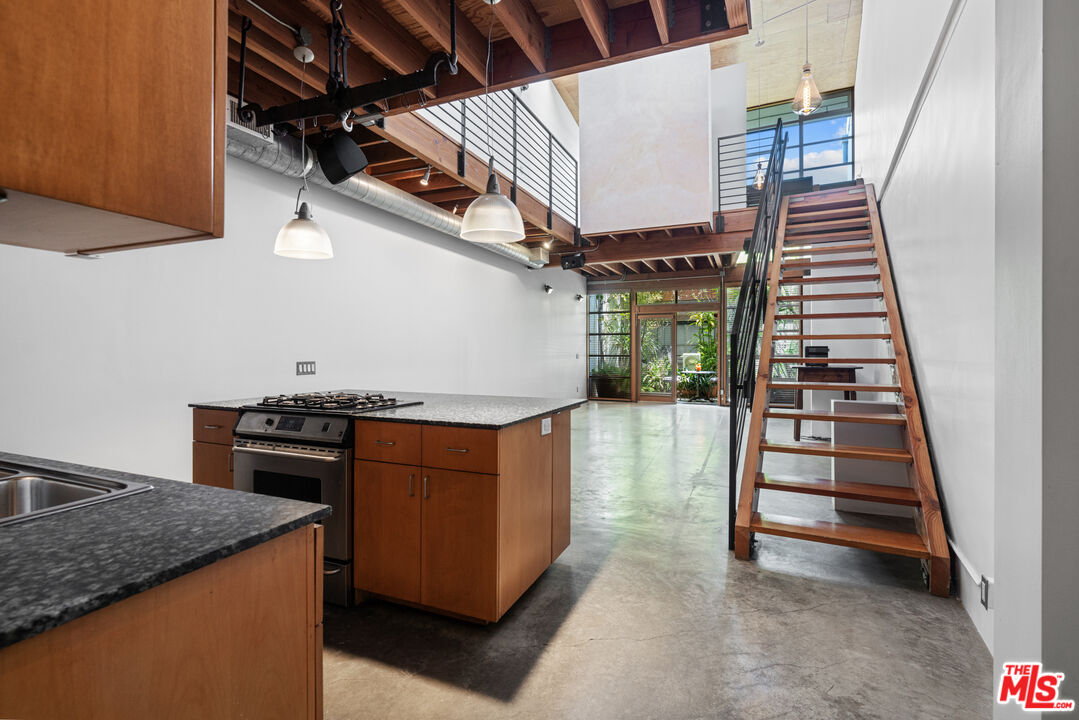 Property photo for 1130 5th Ave, Venice, CA