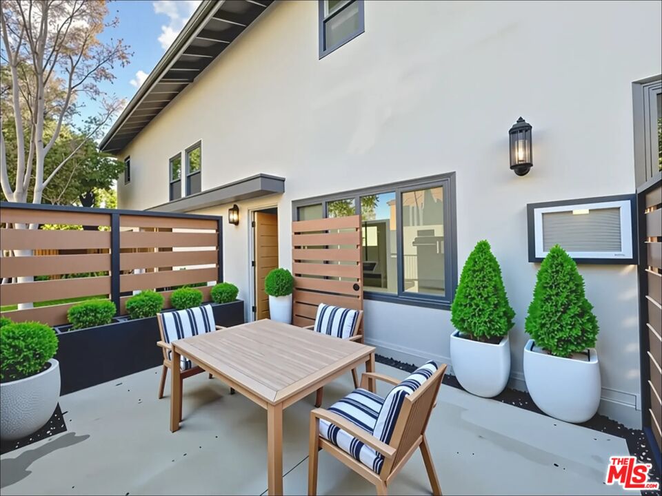 Property photo for 901 S Barrington AVE, Los Angeles, CA