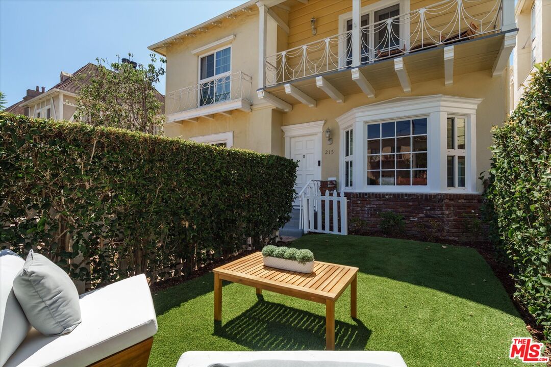 Property photo for 215 S Poinsettia Pl, Los Angeles, CA
