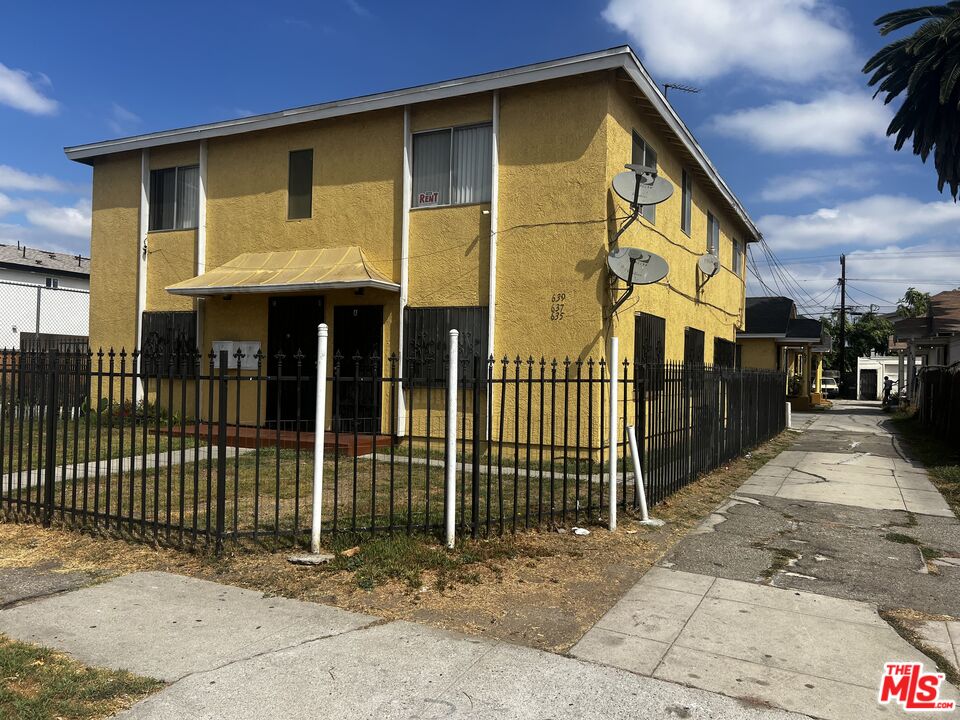 Property photo for 639 W 80th St, Los Angeles, CA
