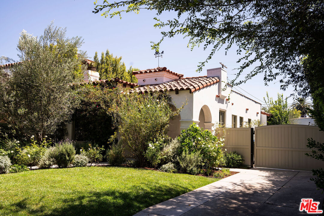 Property photo for 1654 Stearns Dr, Los Angeles, CA