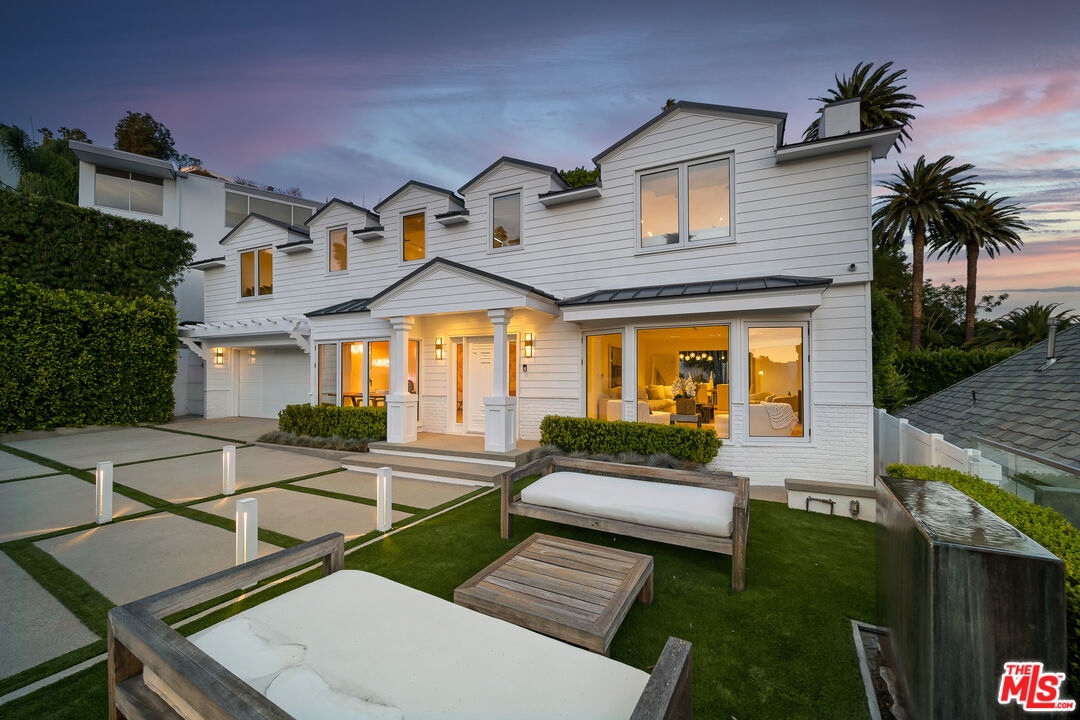 Property photo for 1330 Londonderry Pl, Los Angeles, CA