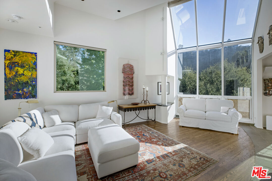Property photo for 10361 Caribou Ln, Los Angeles, CA