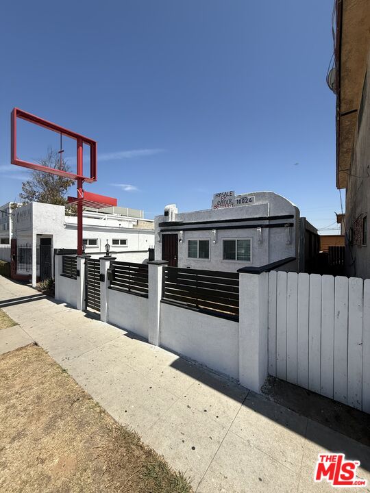 Property photo for 10024 S Western Ave, Los Angeles, CA