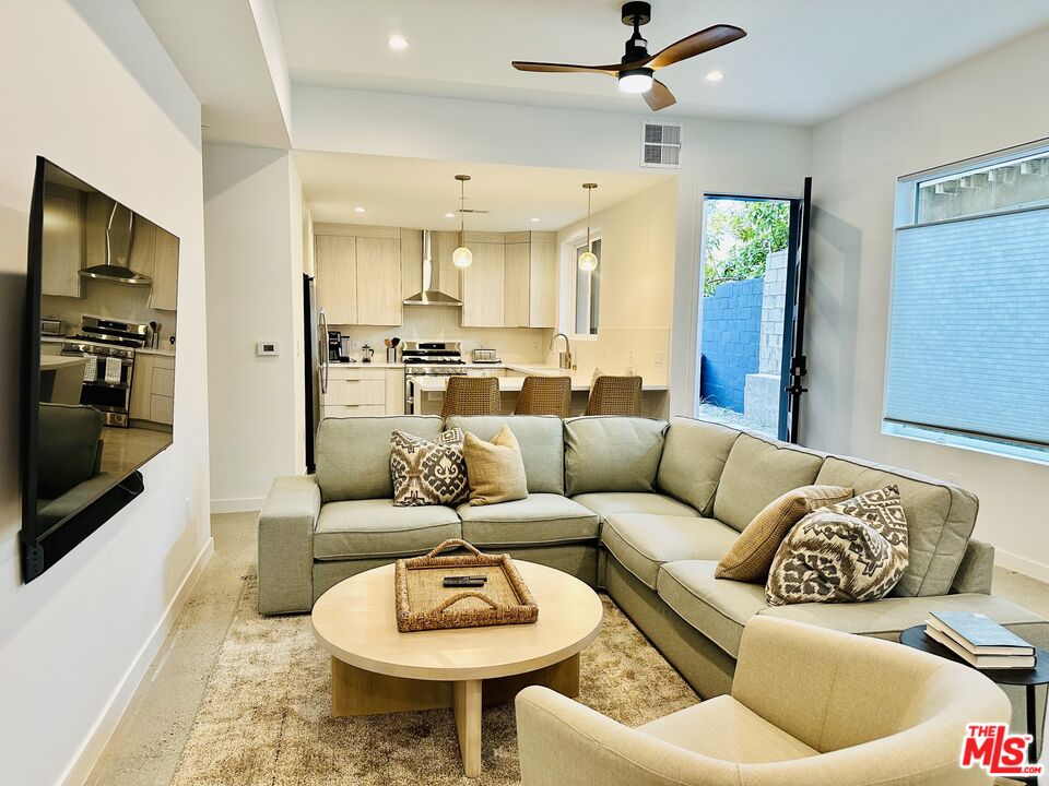 Property photo for 948 E 67th St, #B, Inglewood, CA