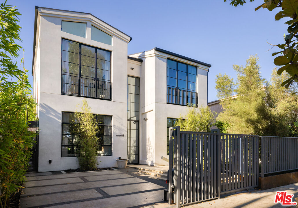 Property photo for 745 Sunset Ave, Venice, CA
