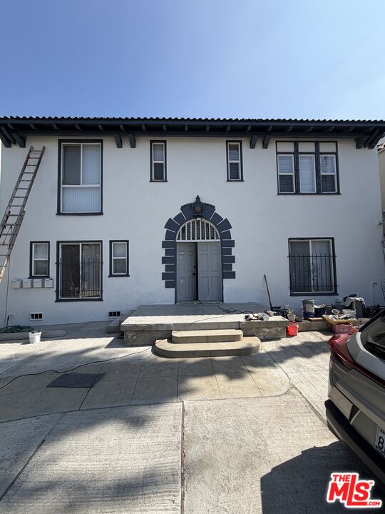 Property photo for 926 S Mariposa Ave, Los Angeles, CA