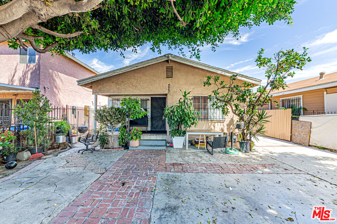 Property photo for 223 E 55th St, Los Angeles, CA