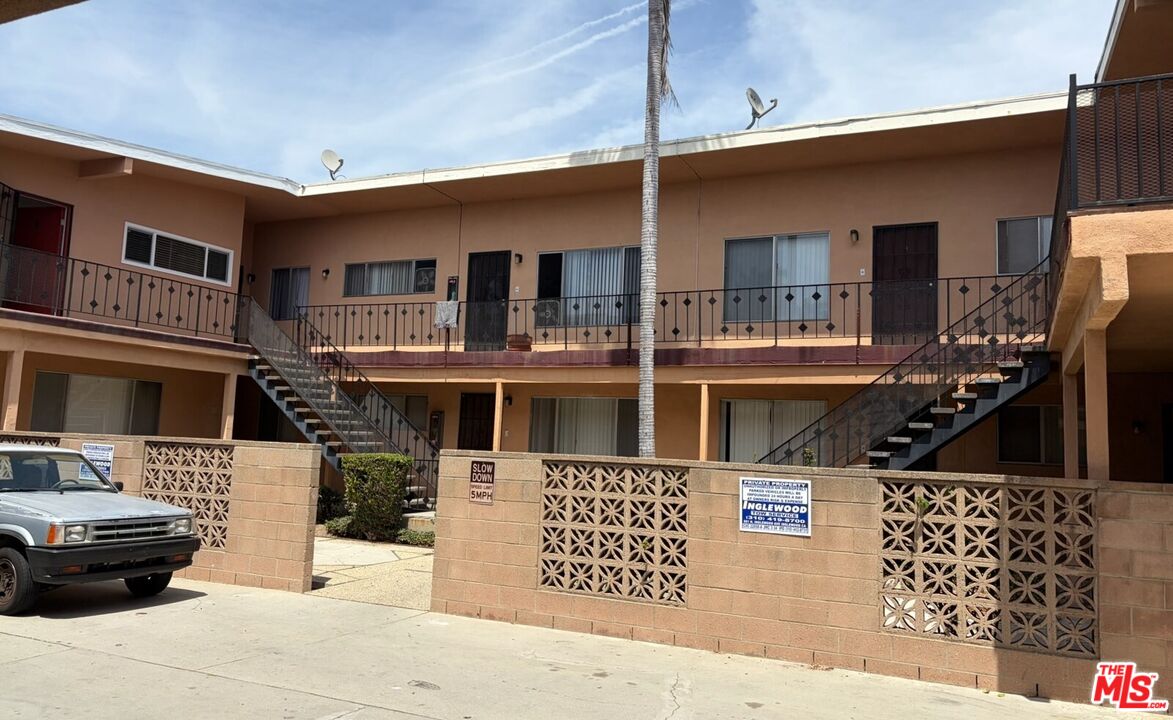 Property photo for 510 W Hyde Park Blvd, #6 & 9, Inglewood, CA