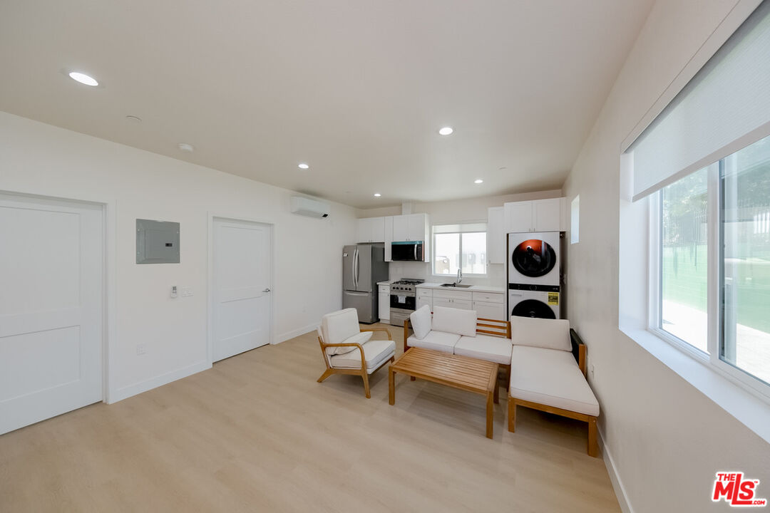 Property photo for 237 N Chicago St, Los Angeles, CA