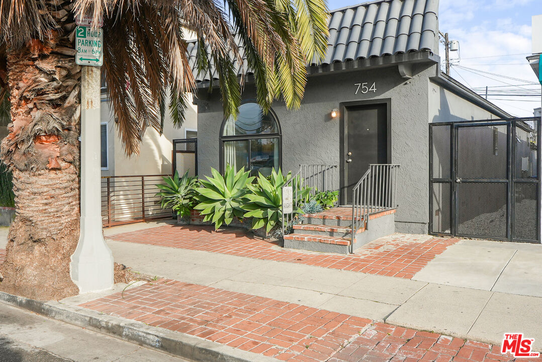 Property photo for 754 Washington Blvd, Los Angeles, CA