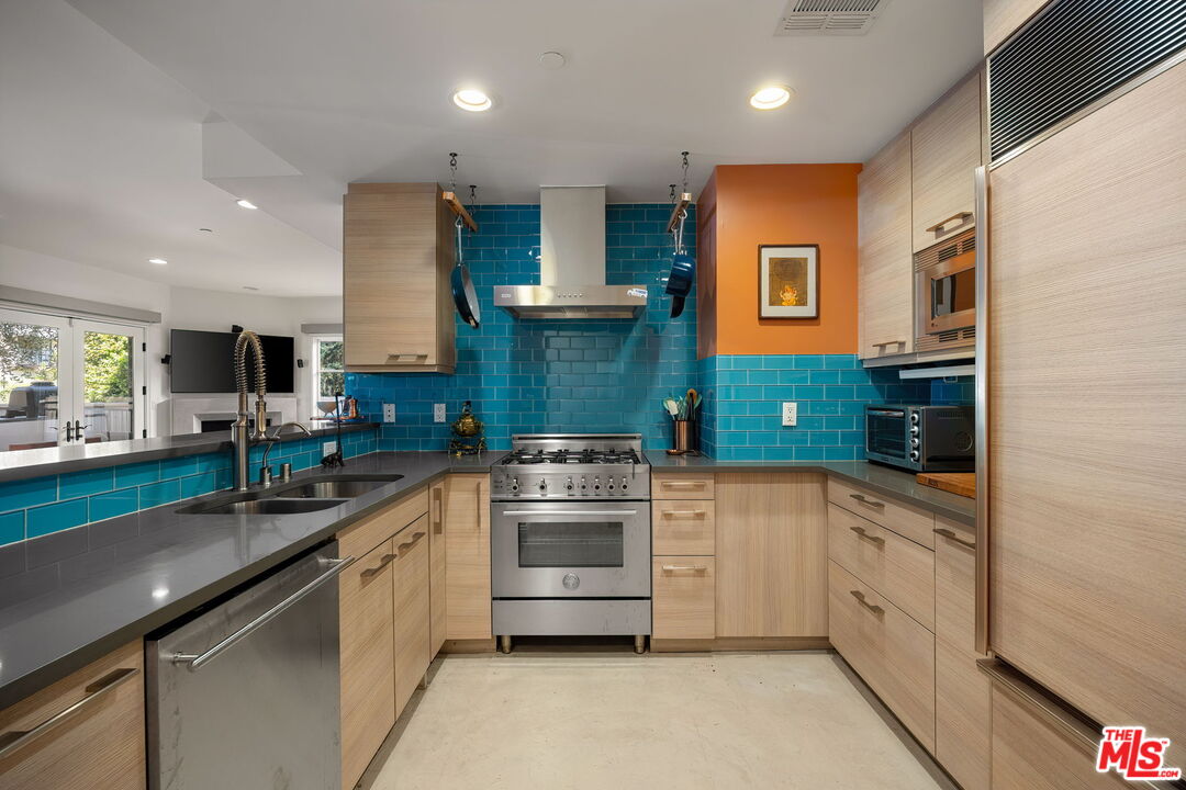 Property photo for 718 N Croft Ave, #102, Los Angeles, CA